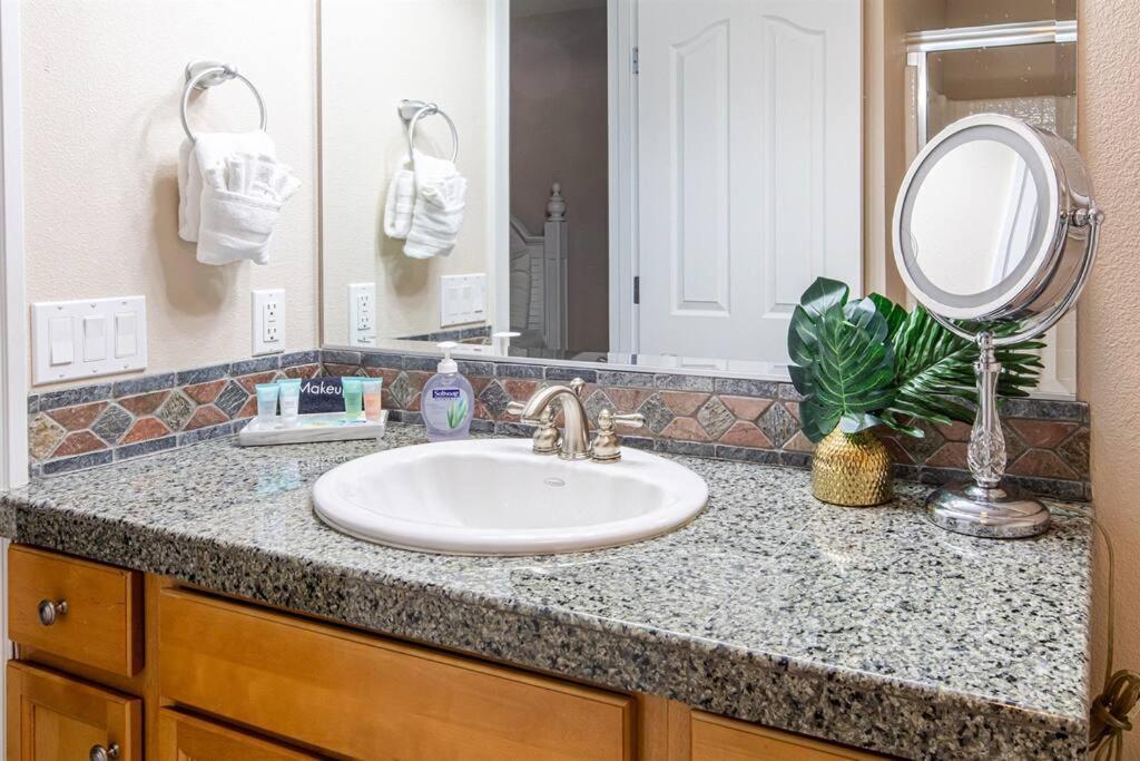 Rockaway Oceanview Condo,Steps To The Beach & Downtown,W&D, Wifi Rockaway Beach Exterior foto